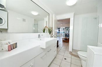 Aparthotel Marlin Waters Beachfront 4*