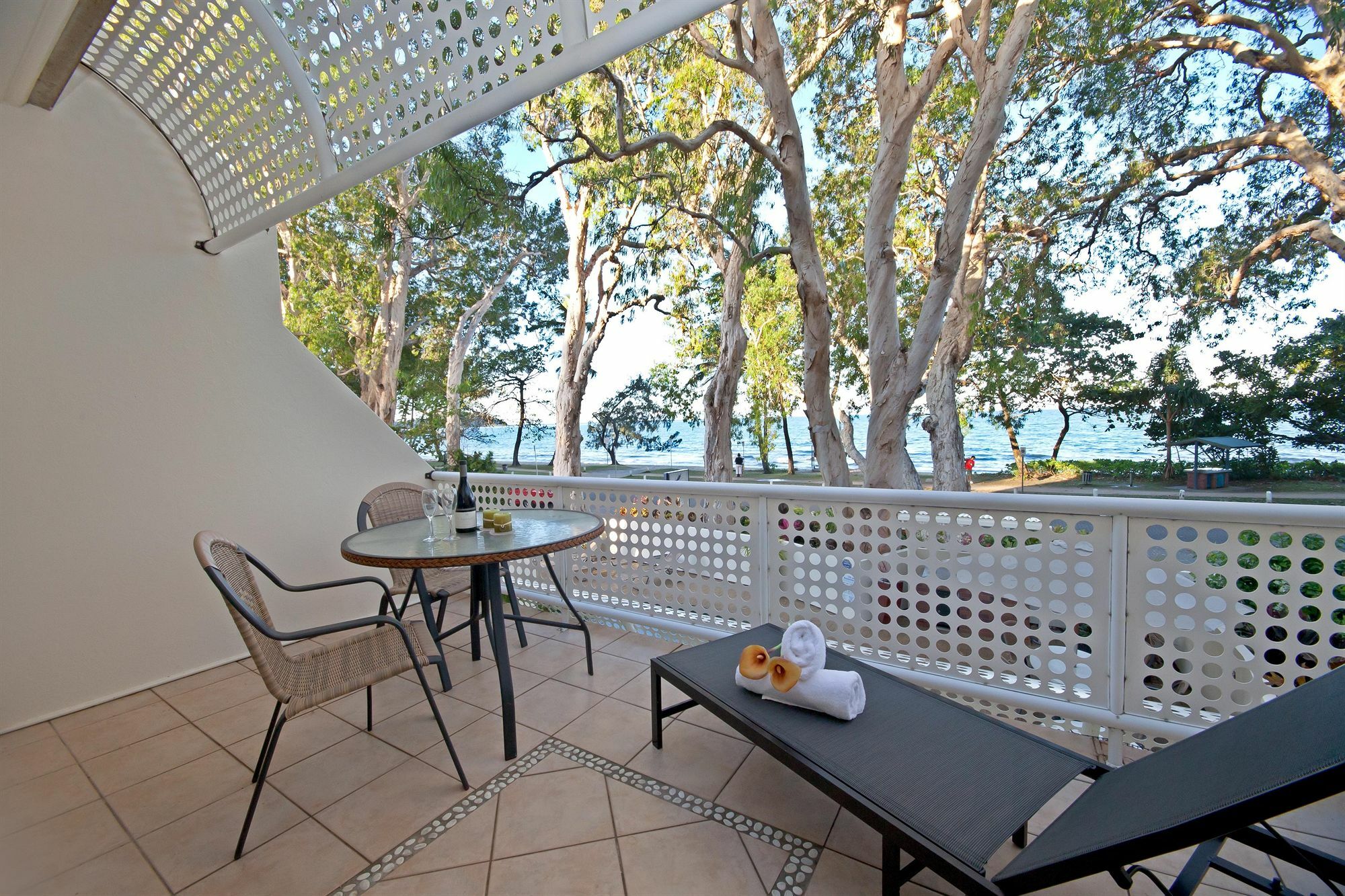 Aparthotel Marlin Waters Beachfront 4*