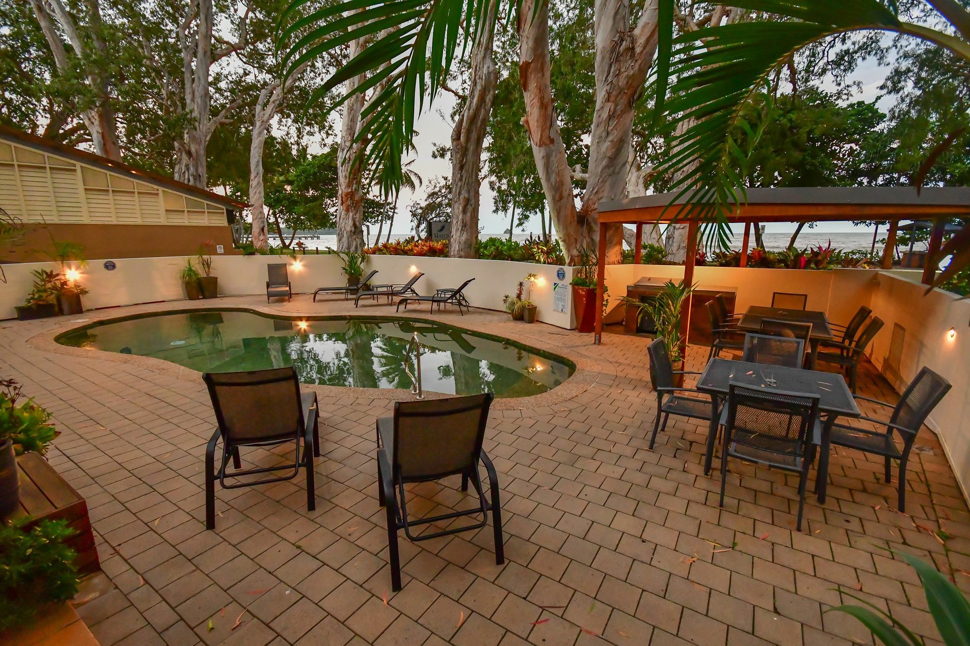 Aparthotel Marlin Waters Beachfront