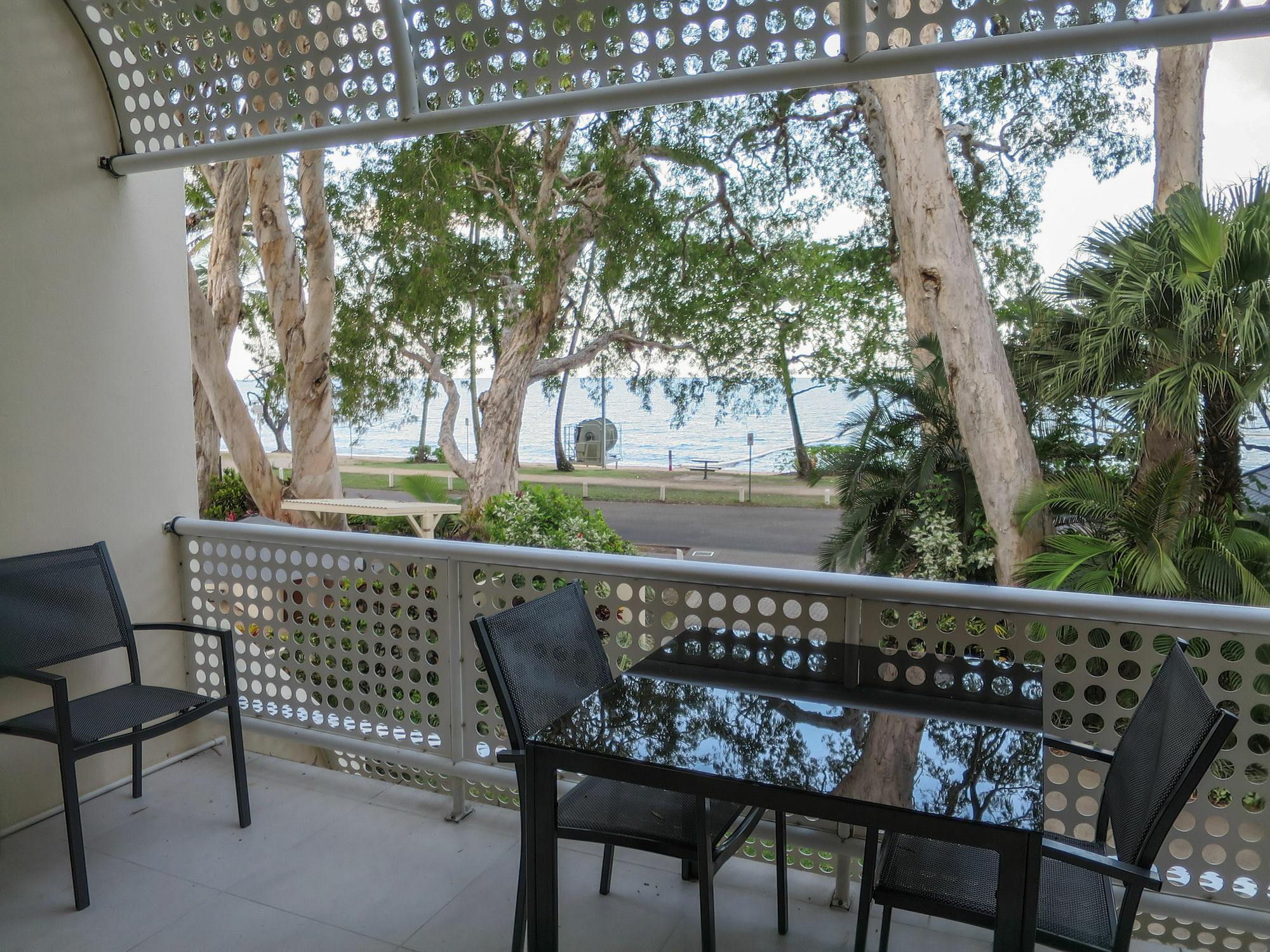 Aparthotel Marlin Waters Beachfront 4*