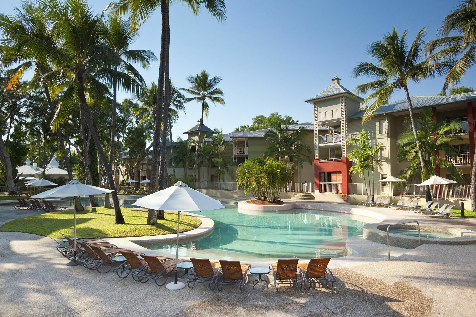 Resort Mantra Amphora