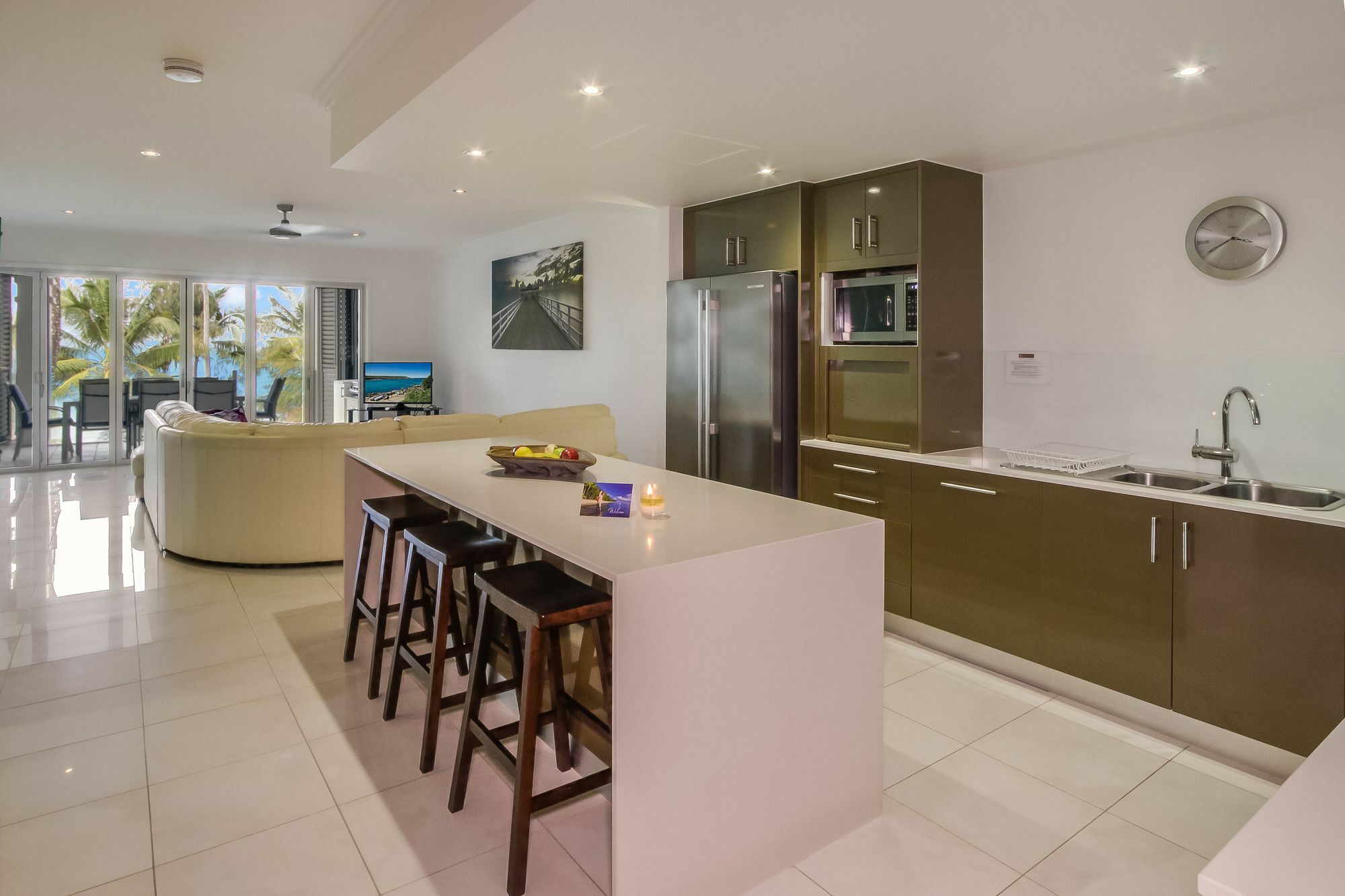 Island Views Beachfront 4*