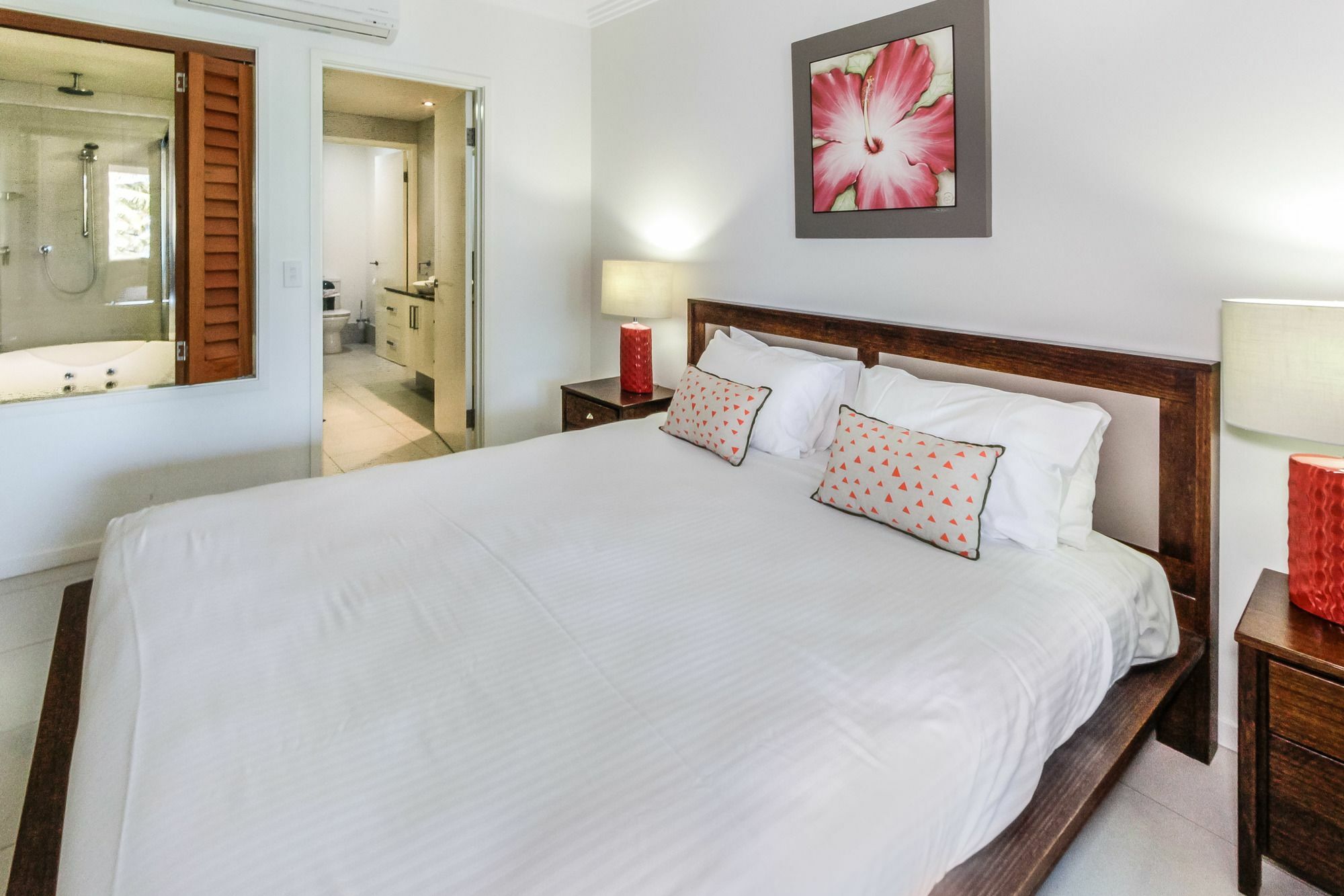 Island Views Beachfront Resort 4*