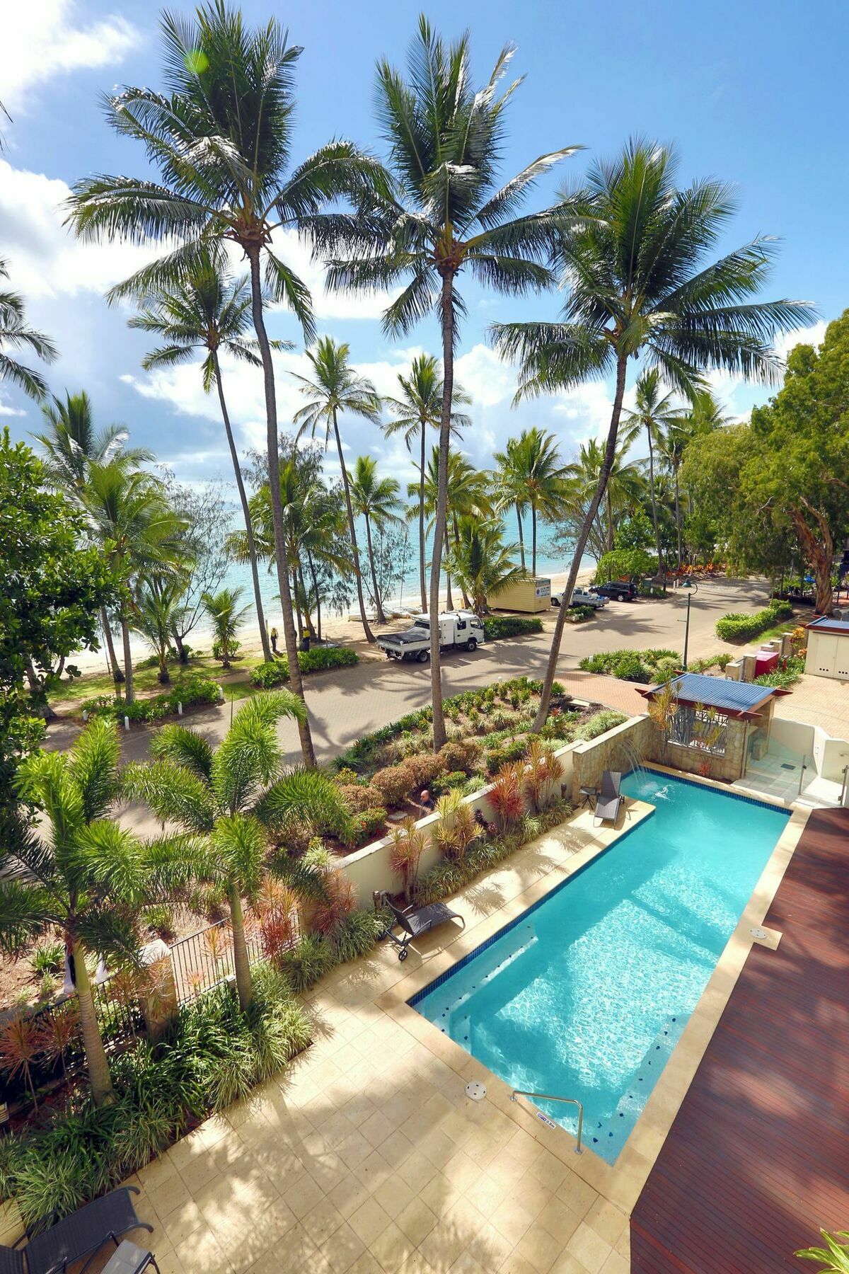 Island Views Beachfront 4*