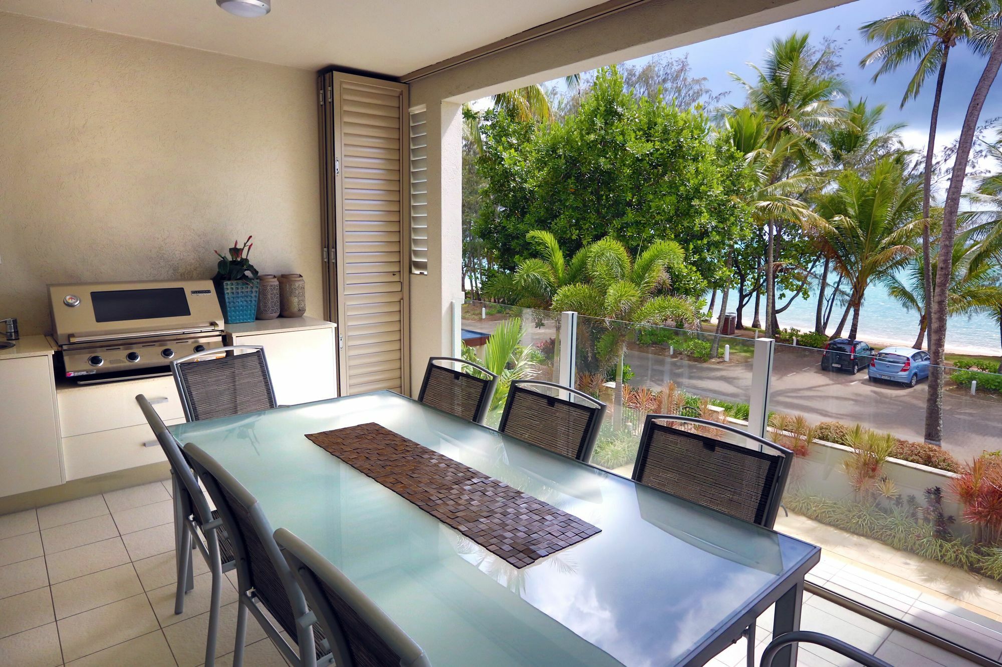 Island Views Beachfront 4* Palm Cove